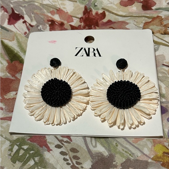 Zara Sun Flower Oversized Earrings - Picture 4 of 5